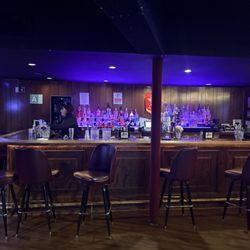 Burbank Moose Lodge - Inside - full service bar