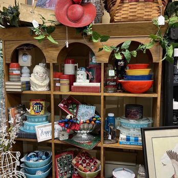 CADIZ Antique Mall - The mall has the best selection of vintage pyrex that i have ever seen - Antiques Near Me - Cadiz, Kentucky