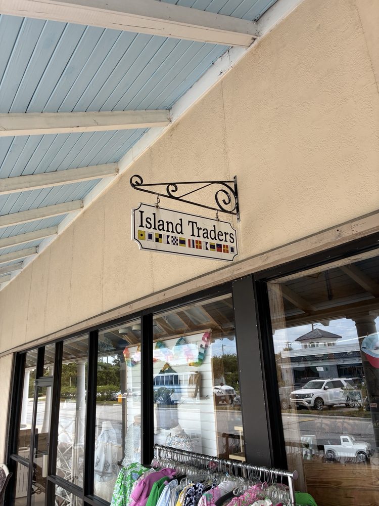 Island Traders Logo