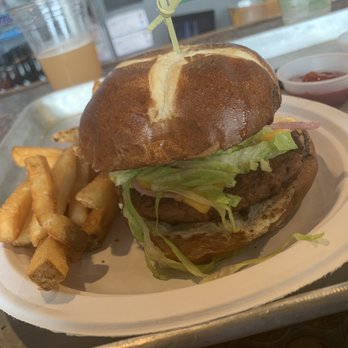 Lincoln's Beard Brewing - Veggie Burger - Breweries Near Me - Miami, Florida Lincoln's Beard Brewing - Veggie Burger - Breweries Near Me - Miami, Florida