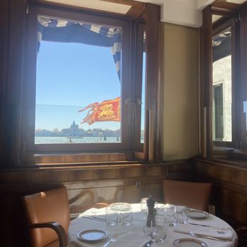 Harry's Bar - Room - Bars Near Me - Venezia, VE Harry's Bar - Room - Bars Near Me - Venezia, VE