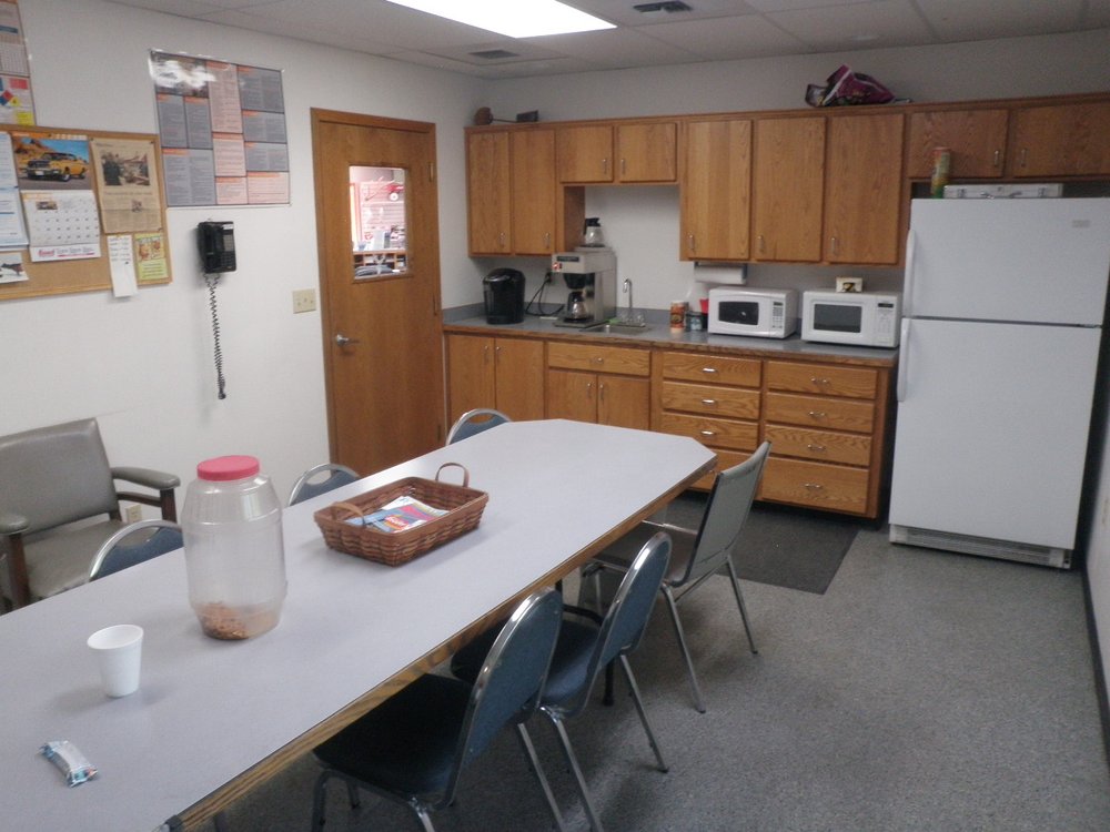 DAVE’S AUTO BODY & GLASS Updated October 2024 8 W Emma St, Rockford