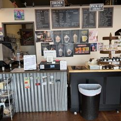 Lola's Cafe - Counter