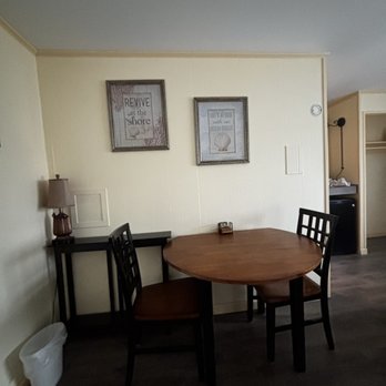 Vineyard Harbor Motel - Simple - Hotels Near Me - Vineyard Haven, Massachusetts