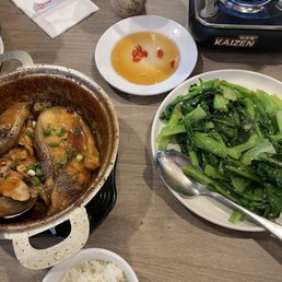 Cá kho & Chinese broccoli w/garlic Cá kho & Chinese broccoli w/garlic