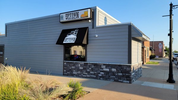 UPTOWN BAR AND GRILL - Updated December 2024 - 23 Photos & 17 Reviews