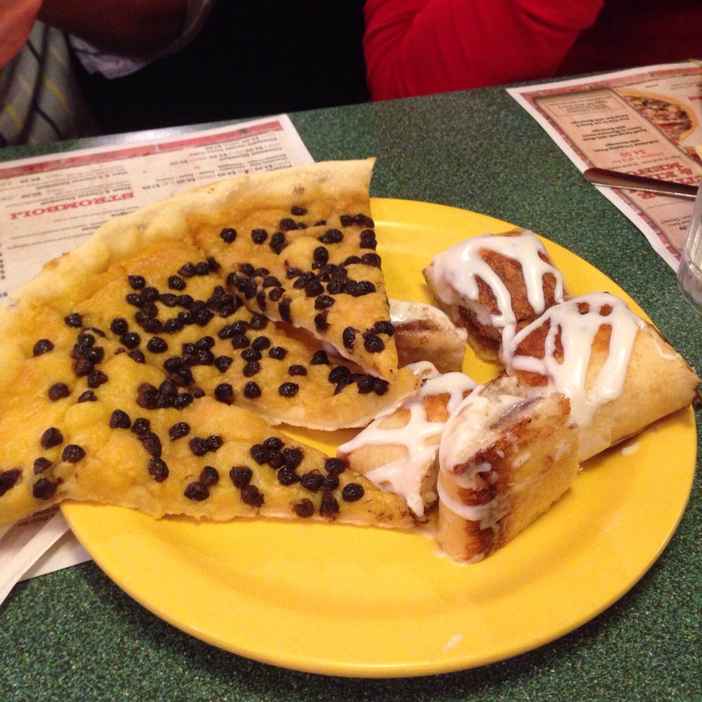 Pizza Inn - Chocolate chip pizza and cinnamon Stromboli - Pizza Near Me - Selma, North Carolina