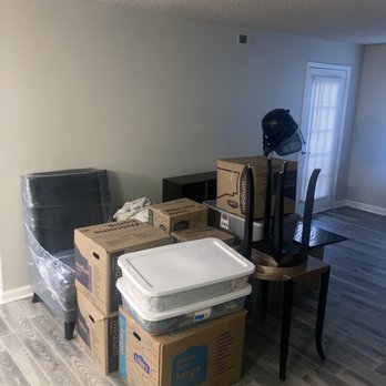 Fernando And Brothers Moving - Literal madness, they carried each thing one by one, yes even the plastic containers with the white tops - Movers Near Me - Charlotte, North Carolina