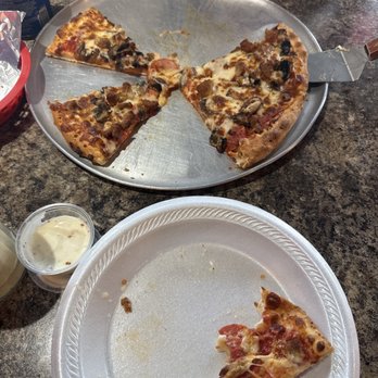 Gepetto's Pizza - We got a medium "America's favorite" which included pepperoni and Italian sausage. - Pizza Near Me - Sugar Land, Texas Gepetto's Pizza - We got a medium "America's favorite" which included pepperoni and Italian sausage. - Pizza Near Me - Sugar Land, Texas