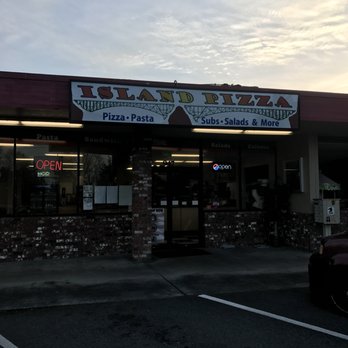 Island Pizza - the front of the restaurant - Salad Near Me - Oak Harbor, Washington