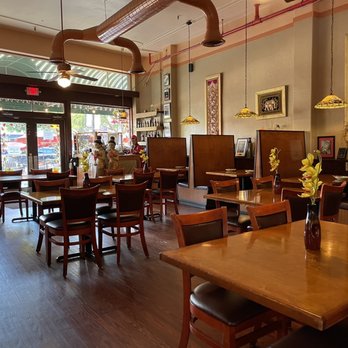 Thai Blossom - Seating - Thai Near Me - Winter Garden, Florida