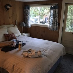 Rivera Bed and Breakfast - Bedroom with back door