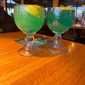 Applebee's Grill + Bar - Tipsy Leprechaun & Blue LI Ice Tea - American Near Me - East Islip, New York