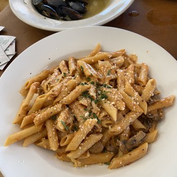 Avellinos - Mussels in white wine and lemon sauce and vodka sauce with penne - Pizza Near Me - Blacksburg, Virginia Avellinos - Mussels in white wine and lemon sauce and vodka sauce with penne - Pizza Near Me - Blacksburg, Virginia