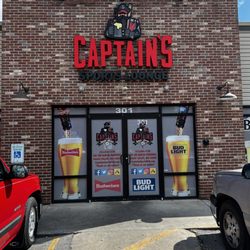 Captain's Sports Lounge - Entrance