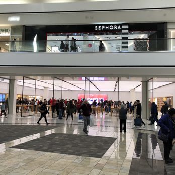 Apple Stoneridge Mall - The store is very open and large! - Electronics Near Me - Pleasanton, California