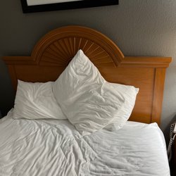 Quality Inn - Crap pillows
