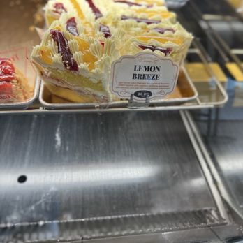 Freed's Bakery - Lemon Breeze Cake - Bakeries Near Me - Las Vegas, Nevada