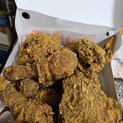 Popeyes Louisiana Kitchen - 8 piece spicy chicken, very small legs November 2024