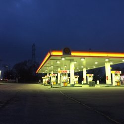 Grand & I94 Shell - Shell Gas Station just east of Gurnee Mall