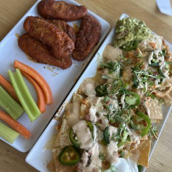 Jetties Waterfront Kitchen + Drink - Chicken Tenders & Nachos - New American Near Me - Lake Arrowhead, California