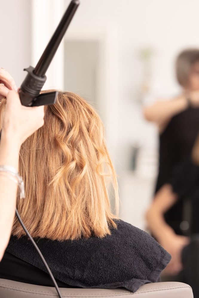 Hair Avenue Salon Logo