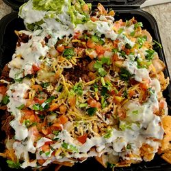 Tom's Tailgate - Chicken and Asada full size Nachos. Ian lovvesss!