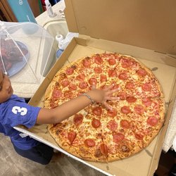 Mike's NY Giant Pizza - Giant pizza. I believe this is the large size. There's one more size larger after this.