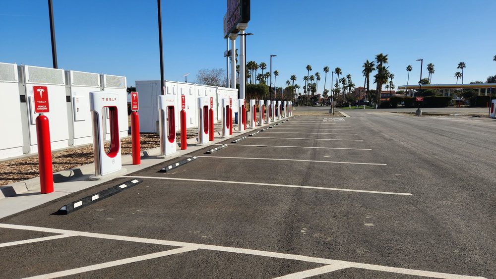 TESLA SUPERCHARGER COALINGA Updated July 2024 17 Photos 24553 W