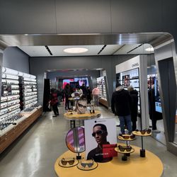 Sunglass Hut