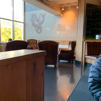 Starbucks - Coffee & Tea Near Me - Stavanger, 11