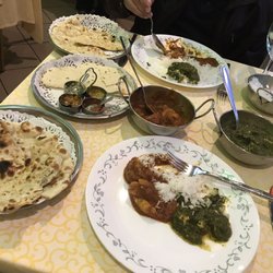 Indian Star - Chicken vindaloo, saag paneer, garlic naan, onion & coriander naan
