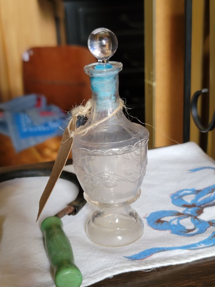 The Refindary Vintage Market Logo