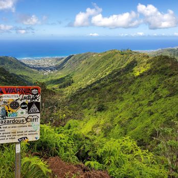 Wiliwilinui Ridge Trail - Beginning of the steep ridge line - Hiking Near Me Wiliwilinui Ridge Trail - Beginning of the steep ridge line - Hiking Near Me