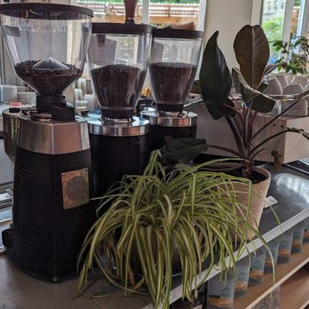 Ellē - Coffee bean grinder - Cafes Near Me - Washington, DC, District of Columbia