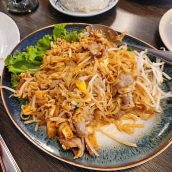 Koon Thai Kitchen - Pad Thai with pork - Thai Near Me - Concord, California Koon Thai Kitchen - Pad Thai with pork - Thai Near Me - Concord, California