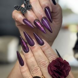 Nails by Normalinares