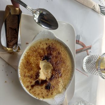 Café George V - Creme brulee - Cafes Near Me - Paris, 75 Café George V - Creme brulee - Cafes Near Me - Paris, 75