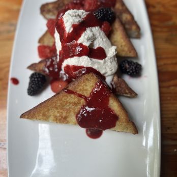 Cafeteria 15L - Brioche French Toast - Breakfast & Brunch Near Me - Sacramento, California Cafeteria 15L - Brioche French Toast - Breakfast & Brunch Near Me - Sacramento, California