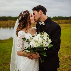 Sonny Designs & Grace Ministries - Daisy Bridal Bouquet