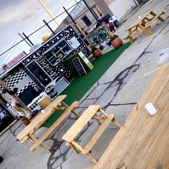 Hot Box Pizza MKE - Plenty of seating outside on those nice days/evenings. - Pizza Near Me - Milwaukee, Wisconsin Hot Box Pizza MKE - Plenty of seating outside on those nice days/evenings. - Pizza Near Me - Milwaukee, Wisconsin