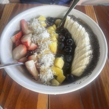 Cafe Americano - Açaí bowl was a pass - nice presentation - American Near Me - Miami Beach, Florida