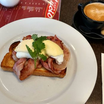Cafe Lucio - Eggs Benedict with bacon - Restaurants Near Me - Bundoora, VIC