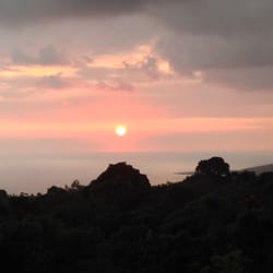South Kona Hideaway - Gorgeous sunsets from your back door balcony!