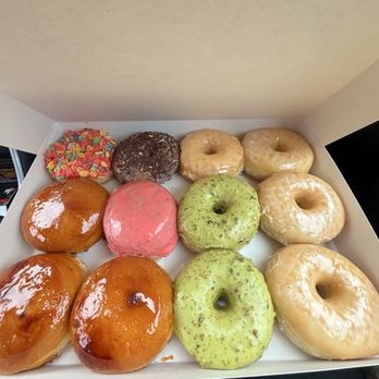 Glaze'n Daze Donuts - O.G Glaze  , Fruity Pebbles , Vanilla Toffee ,Pistachio Milk ,Orange Glaze , Creme Brûlée  STRAWBERRY FROSTED - Donuts Near Me - Johnston, Rhode Island