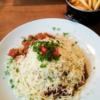't Oud Clooster - Pasta Bolognese and grilled beef stick with salad and fries - Belgian Near Me - Gent, VOV 't Oud Clooster - Pasta Bolognese and grilled beef stick with salad and fries - Belgian Near Me - Gent, VOV