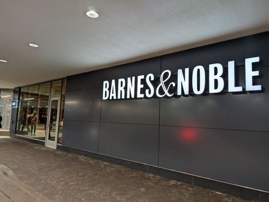 Barnes & Noble by null