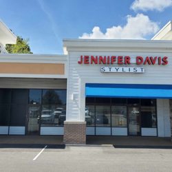 Janice's Brow Bar - Janice's Brow Bar is located inside the Jennifer Davis Salon.