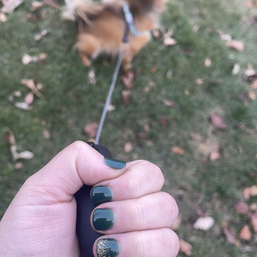Pine green dip with glitter and a fresh manicure Pine green dip with glitter and a fresh manicure