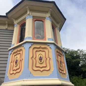 Hadley Gardens - Just a bear looking out of his Victorian house. - Botanical Gardens Near Me - Ferndale, California